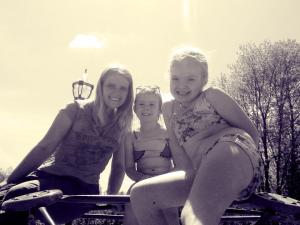 253253_10201049316222985_222659184_n